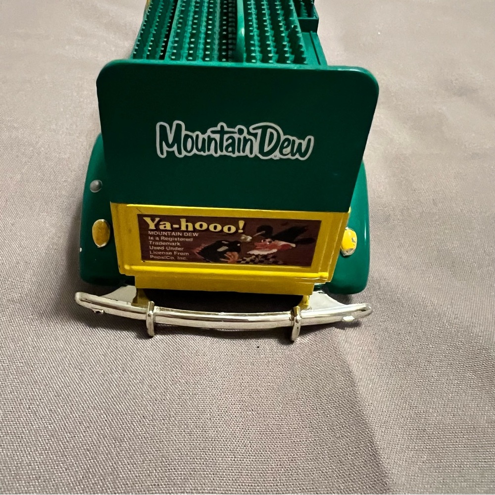 Golden Wheel Diecast 1940 Ford Bank Mountain Dew Ya-hooo! Metal Truck - Picture 7 of 11